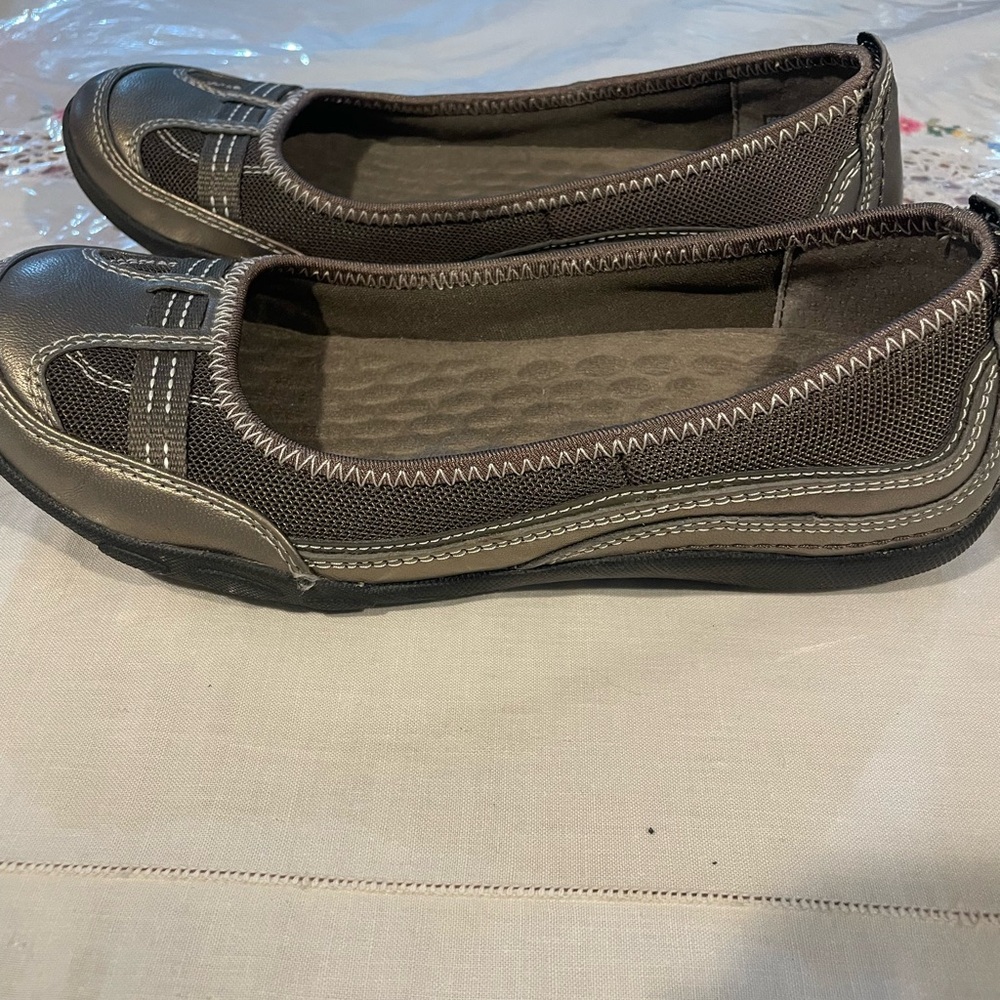 Clarks Women's Flats in Metallic and Brown